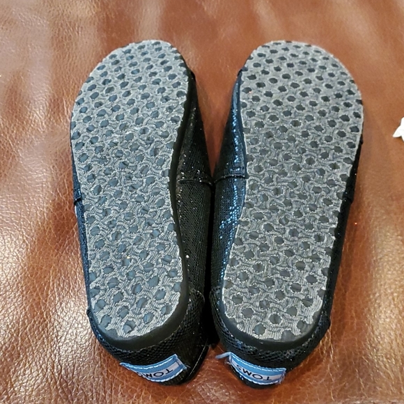 Good condition Girls Toms, size Y2 - Picture 6 of 7